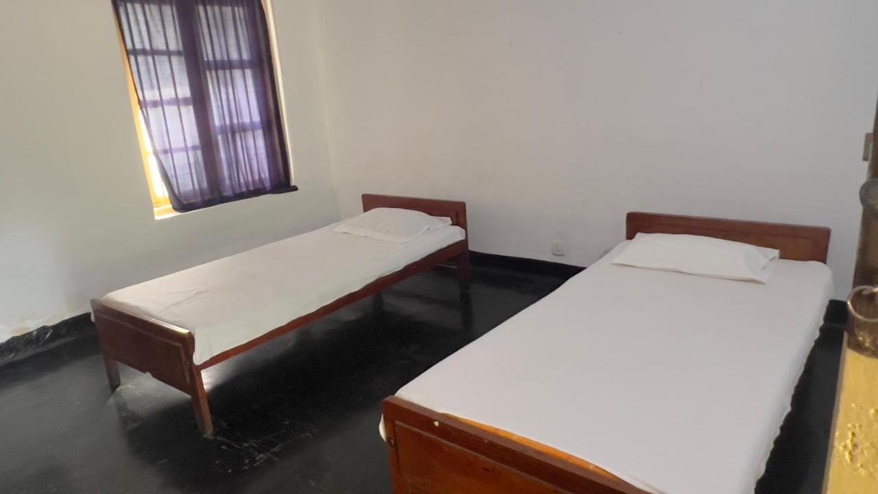 Resthouse Vavuniya Hotel Luaran gambar