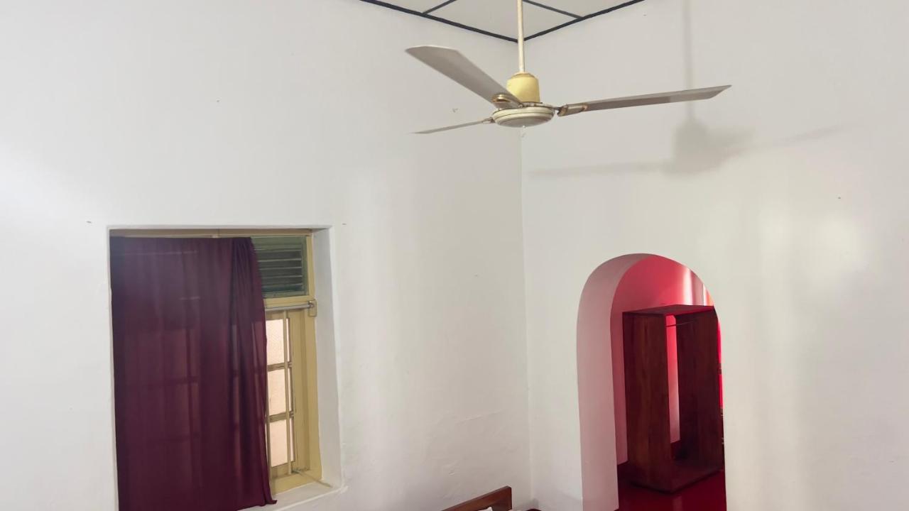 Resthouse Vavuniya Hotel Luaran gambar