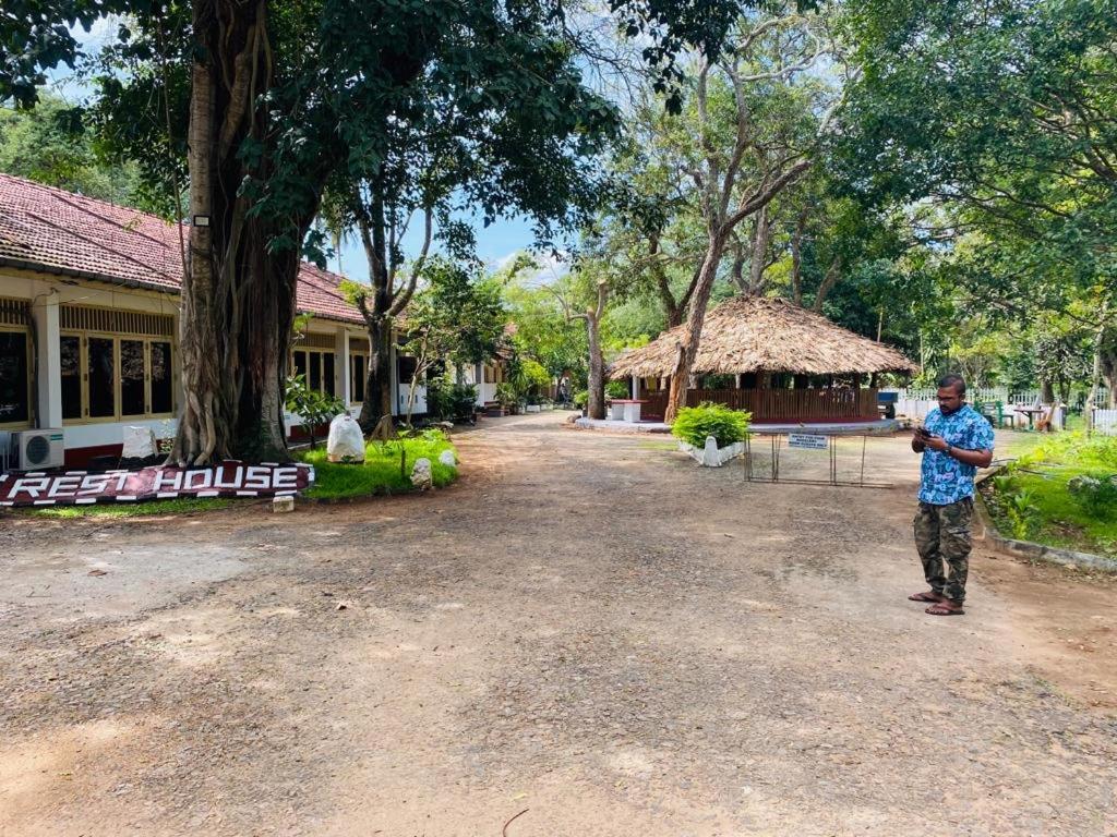 Resthouse Vavuniya Hotel Luaran gambar