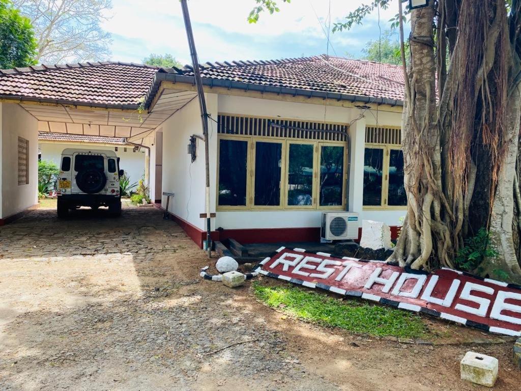 Resthouse Vavuniya Hotel Luaran gambar